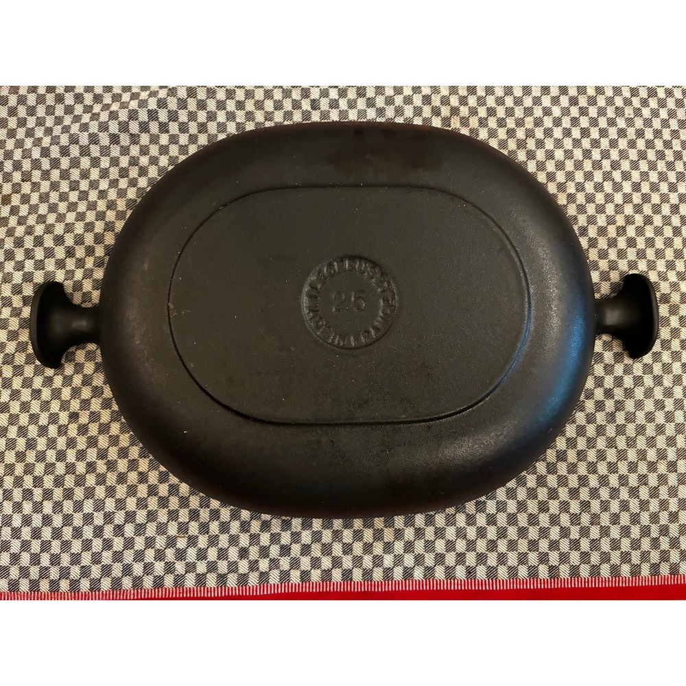Le Creuset Matte Black Cast Iron Oval Dutch Oven 25cm Made in France 9.75in - Picture 3 of 3